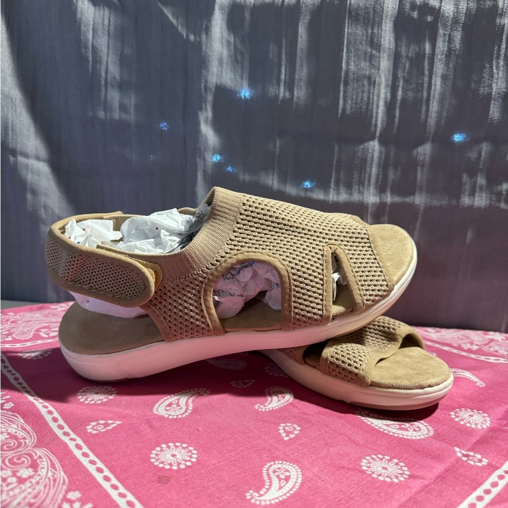 Sandles